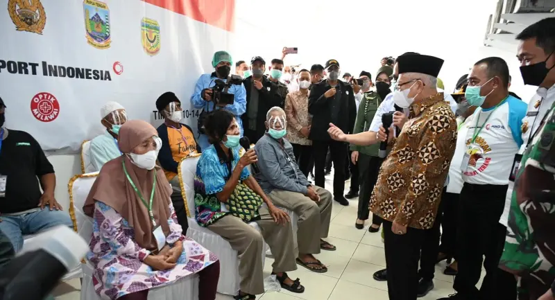 Kunjungi Institut Pertambangan Nemangkawi, Wapres Serahkan Bansos dan KUR Bagi Orang Asli Papua di Mimika