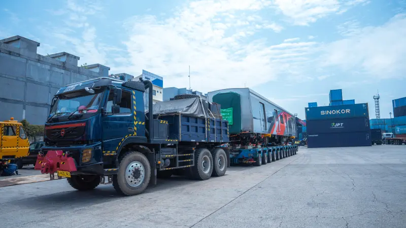 Pelindo Solusi Logistik Layani Kedatangan dan Mobilisasi 24 Gerbong KRL