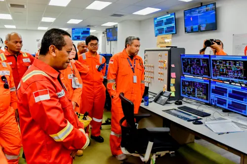 Bahlil Lahadalia: PLTS 100 GW Pacu Ketersediaan Listrik Bagi Koperasi Desa