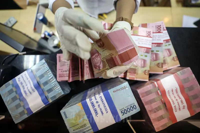 Rekening Dolar AS Melesat 185%, Rupiah Masih Kuasai Simpanan Nasional